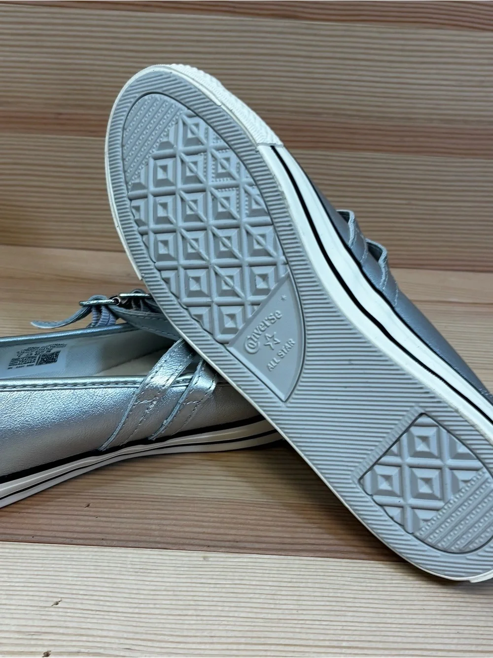 Converse Dainty Mary Jane OX Woman’s Sz 9 Slip On Shoe Silver Leather  A12201C